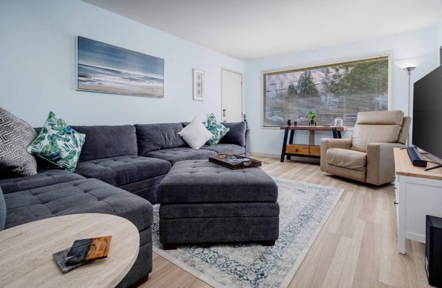 Walnut Bungalow West