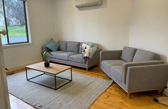 Walnut House - Hargreaves St close to Lake Weeroona