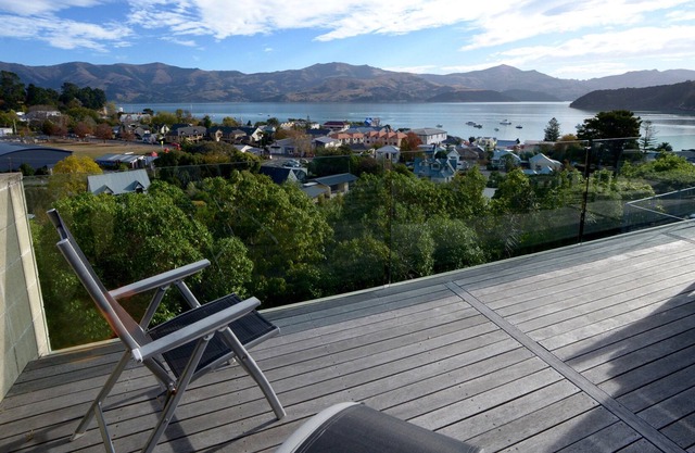 Walnut Retreat - Akaroa Holiday House
