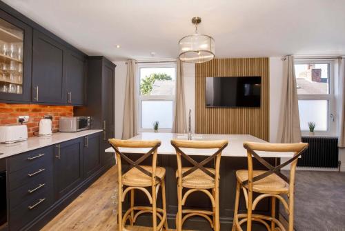 Walpole Getaway - Hot Tub, Games Room, Sleeps 8