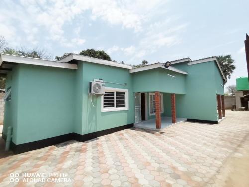 Wamz Apartments And Tours B