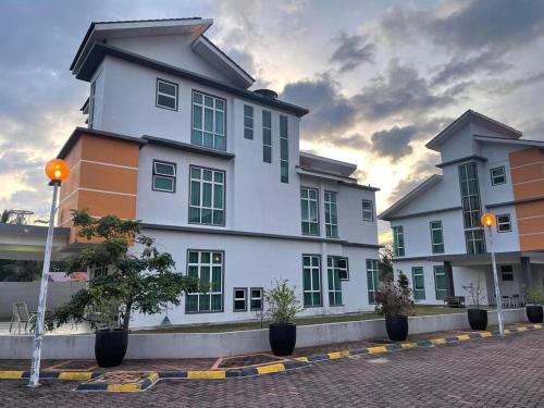 Wan Danisha Villa Inn PC 1