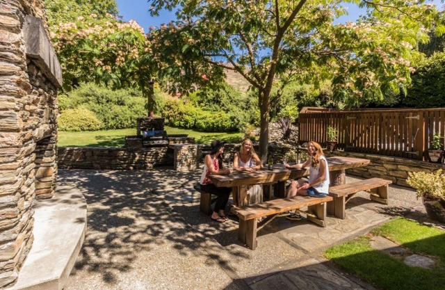 Wanaka Homestead Lodge & Cottages