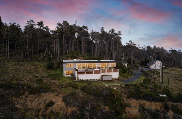 Wander Anchor Cove sleeps 8, w/Hot tub, 3 Bedrooms