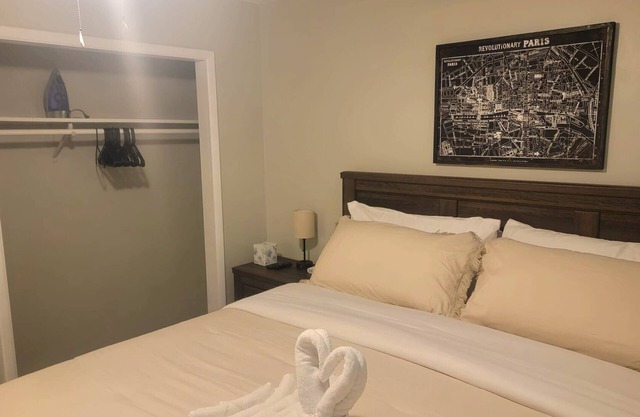 Wander & Stay: 2-bedroom apartment in marvelous Daleville with WiFi, AC