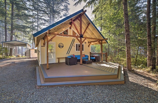 'Wandering Elk' Cabin Retreat w/Golf Access!