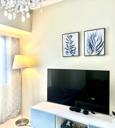 Wanderlust Getaway at Serin East Tagaytay hi-flr, balcony & own parking