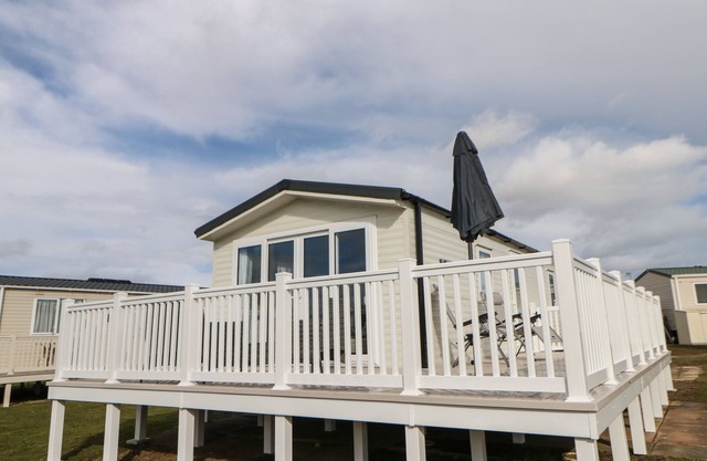 WANSBECK VIEW 2, pet friendly, country holiday cottage in Ashington