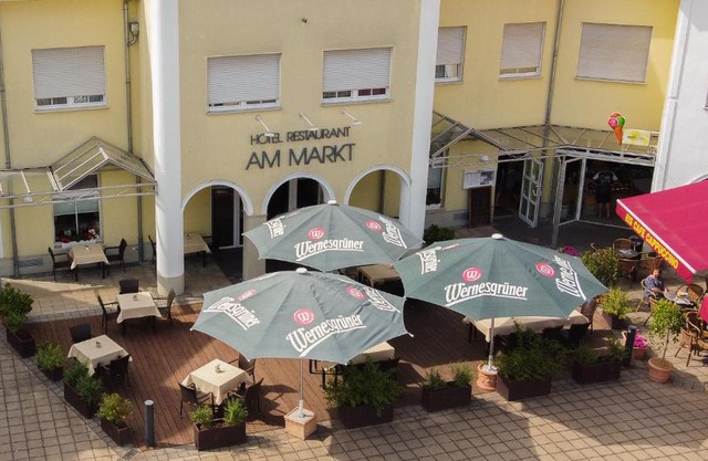 Warias Hotel & Restaurant