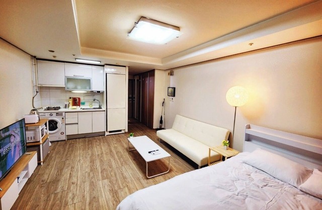 "Warm and cozy rooms locatead in Gangnam- Suitable for relaxation and travel!"