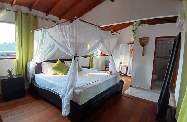 Warm and Family Accommodation. Ideal for Couples and Families. 2 min Beach.
