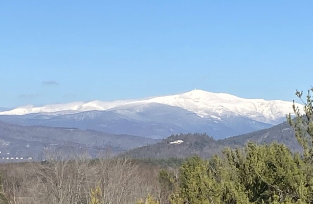 Warm and inviting and only 1 mile from Attitash Ski Mountain!