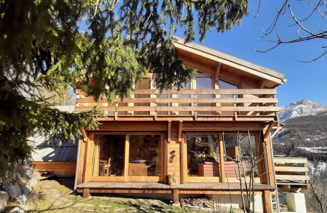 Warm chalet with panoramic view