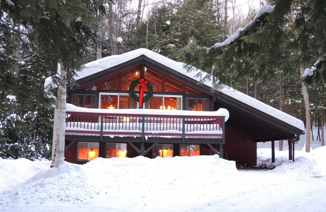 Warm, Cozy, Chalet Nestled In The Pines, WiFi, Close To Ski Areas, Attractions