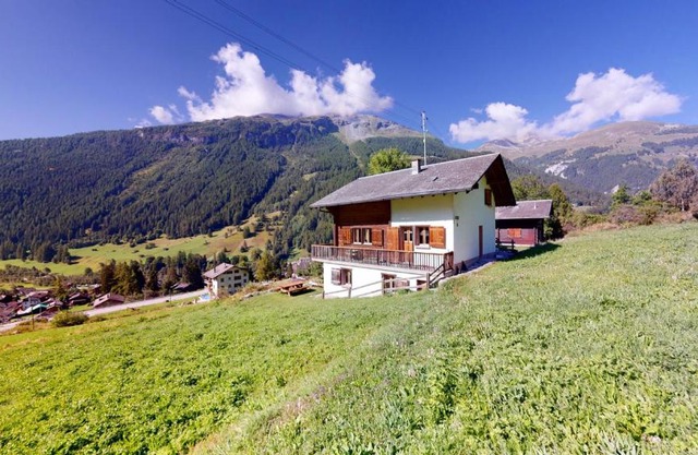 Warm family apartment in Evolène, nice outdoor space, view on the mountains