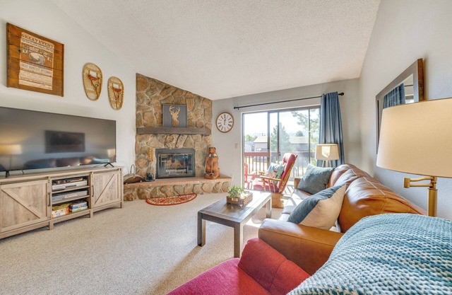 Warm Fraser Townhome w/Community Amenities!