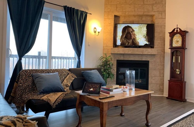Warm House in Sainte-anne-des-lacs