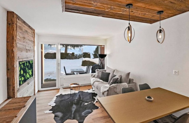 Warm, renovated studio in the center of town