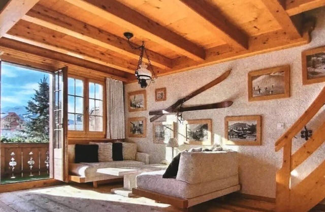 Warm Timbers Flat With Generous Living Area