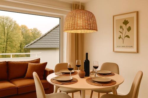 WARMSTAY I Ferienunterkunft mit Balkon I Key-Box Check-In