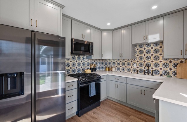 Warn Home. Front&Back yard. All Renovated. 5min From Burbank Airport