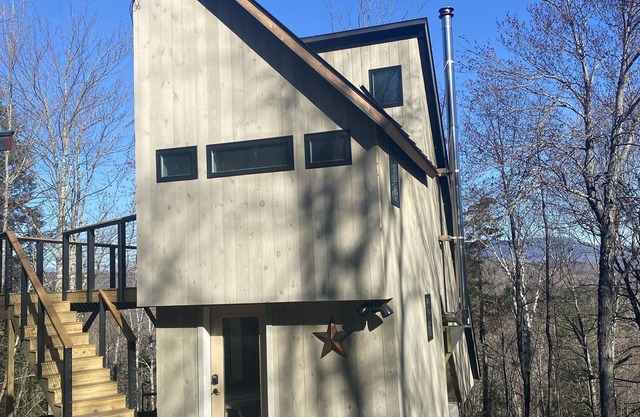Warren, VT- Cool & funky guest house at Prickly Mountain