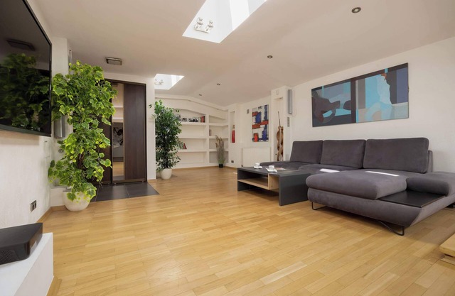 Warsaw | Pl. Konstytucji 2 | Spacious Apartment | City Centre