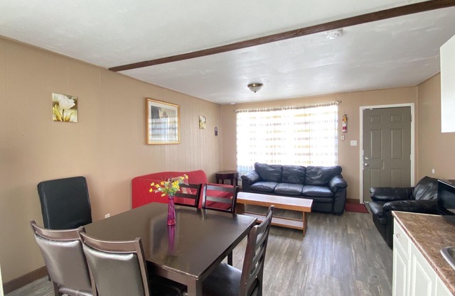 Wasaga Beach Walk to Main Beach Free Parking Free Wifi