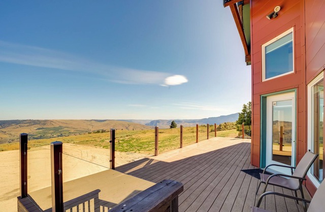 Washington Mountain Getaway w/ Game Room, Sauna