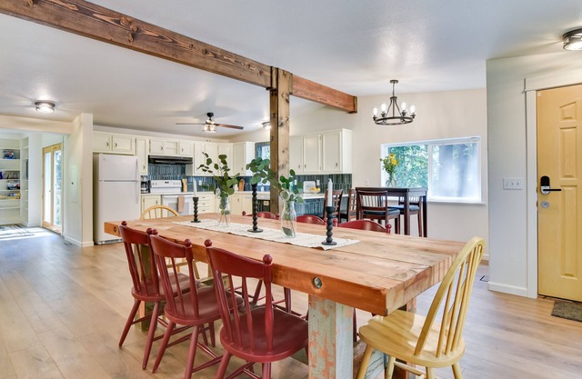 Washington Retreat: Fire Pit, Hot Tub & Ping Pong!