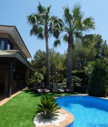 Washingtonia Villa near Sitges