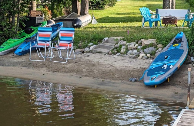 WATER FRONT 3 BDR house, Beach Boat Dock Kayak SALE! 40% August3-17th Only Left