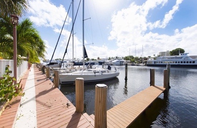 Water front boutique building close to Galleria Mall and Beaches