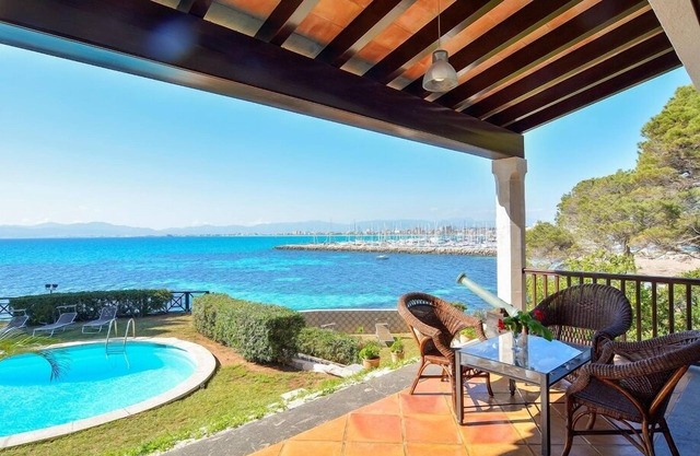 Water Front Family Villa Direct Access To The Sea