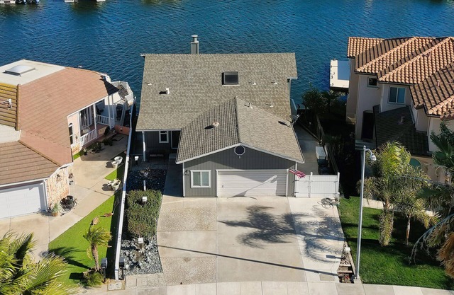 Water front home minutes to fast water
