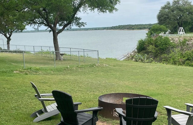 Water front Lake Whitney cottage with great views and Water access!