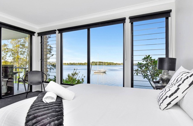 Water's Edge Apartment 1 absolute waterfront at Fishing Point on Lake Macquarie
