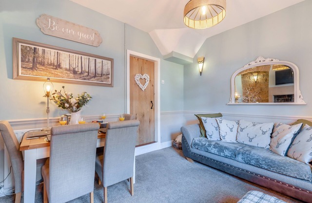 Water's Edge - Two Bedroom House, Sleeps 4