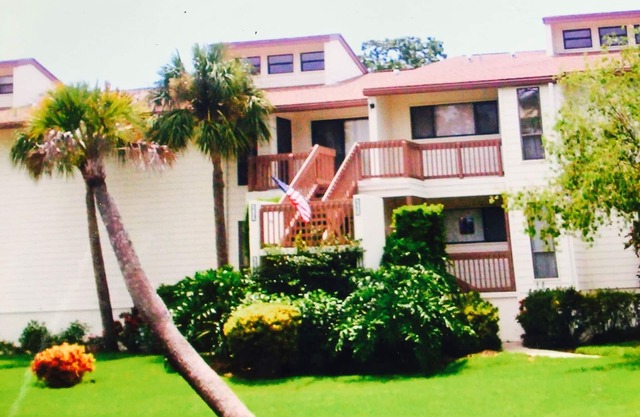 Water view 2 bedroom, 2 bath, second floor with vaulted ceilings and lanai.