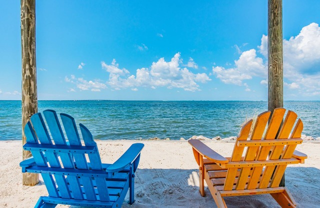 Water View Apartment Suite on the Beach!