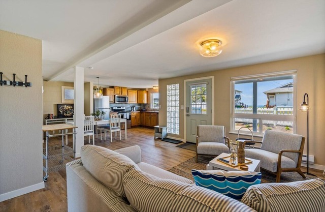 Water view, beach access, BBQ PC-C