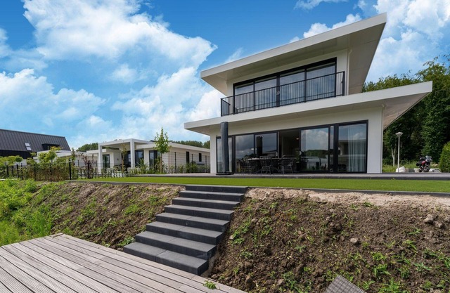 Water villa in Zeewolde with jetty