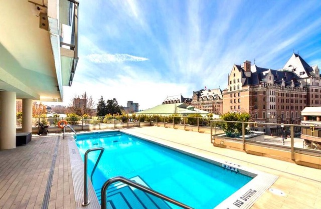 Waterfalls Hotel in Downtown With Stunning Views!