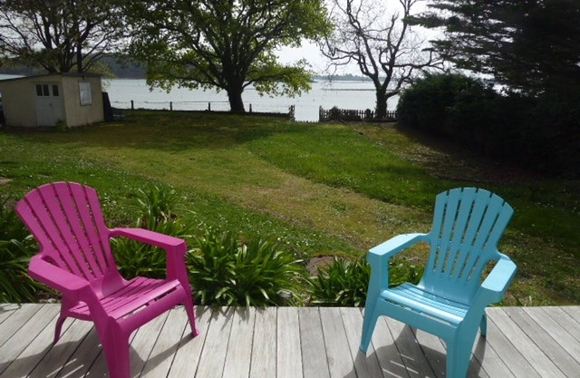 Waterfront House with Large Garden, 3 Bedrooms, Pet-Friendly