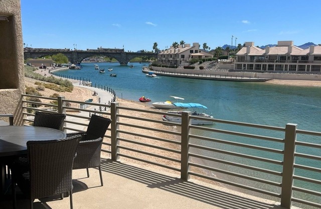 Waterfront 2 Bedroom 2 Bath Condo With Pool