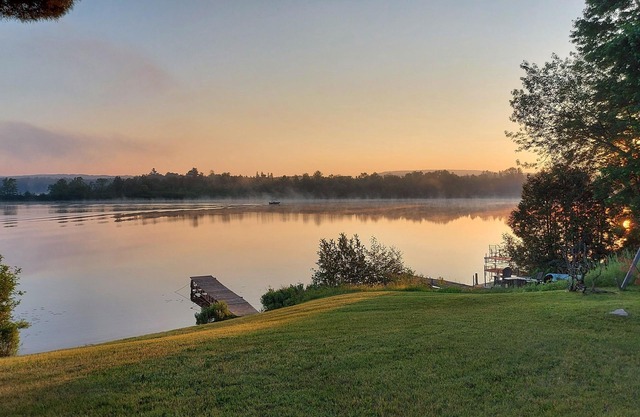 WaterFront 2 Bdrm, 2 Bath Cottage Suite with Beach, Dock, Firepit, BBQ, Deck