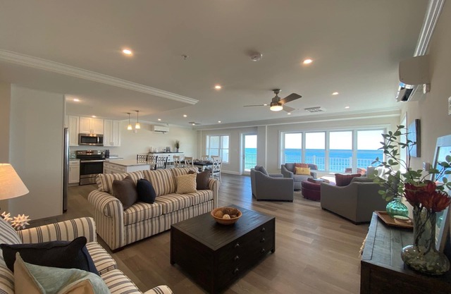 WATERFRONT 2BR Spacious Top Floor Condo!