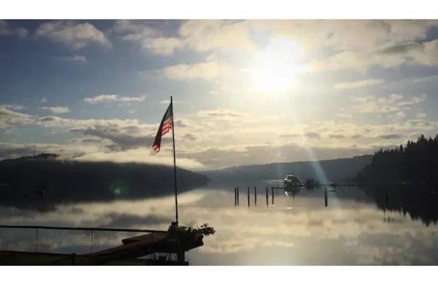 WATERFRONT 3BR/2BA LUXURY HOME, PRIME ALDERBROOK RESORT COVE, A/C