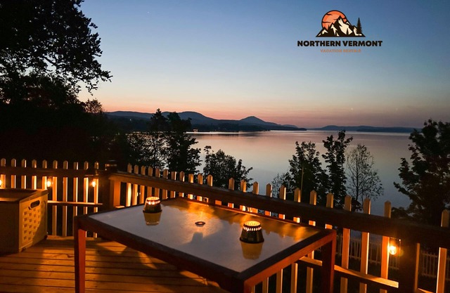 WATERFRONT 4BR Home 30min from Jay Peak! - Lake Memphremagog - AMAZING VIEW!