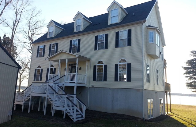 Waterfront 6-bedroom house with WiFi, dock and 2 hours from NOVA/Richmond